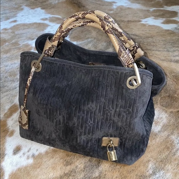 SOLD Limited Edition Louis Vuitton Whisper Bag - Picture 2 of 10